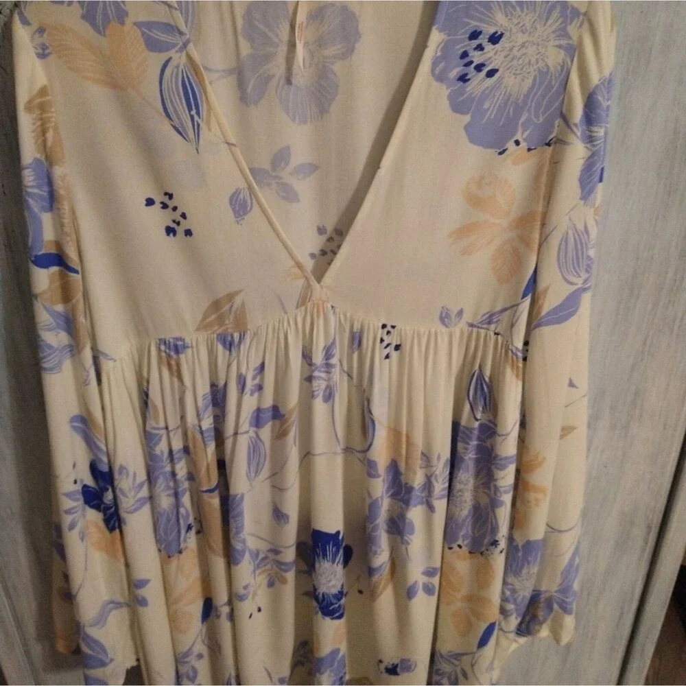 Free people  V-neck Floral top Xs boho Cottagecore feminine